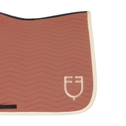 Equestro Dressurschabracke Wave aus technischem Gewebe, gesteppt Redwood / Antikweiß Rot