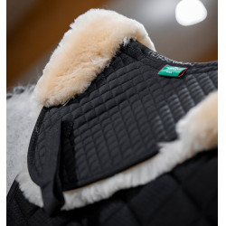 Horseware Lammfell-Schabracke Schwarz / Natur