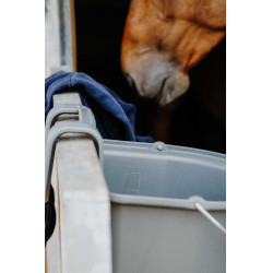 Futterkrippe Hippotonic mit Haken und Griff Dunkelgrau Futterkrippe Hippotonic mit Haken und Griff Dunkelgrau