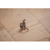 Pin's Pénélope Abbie Silberfarben Grau