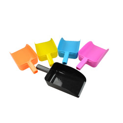 Kunststoff-Farbfutterschaufel Schwarz Kunststoff-Farbfutterschaufel Schwarz