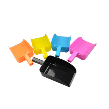 Kunststoff-Farbfutterschaufel Schwarz Kunststoff-Farbfutterschaufel Schwarz