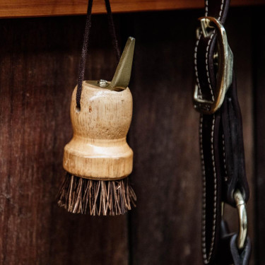 Kleiner Hufkratzer Kentucky Braun