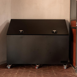 Aluminium-Futterbox Grooming Deluxe by Kentucky mit Rollen Schwarz Aluminium-Futterbox Grooming Deluxe by Kentucky mit Rollen Schwarz