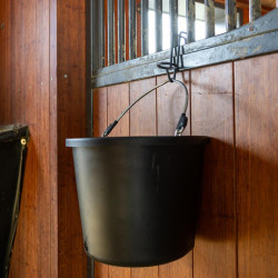 Abnehmbarer Eimerhalter Mat Grooming Deluxe von Kentucky