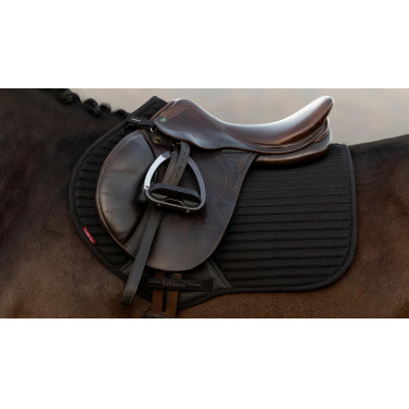 LeMieux Satteldecke Square Close Contact aus Air-Tek Mesh-Gewebe