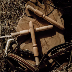 Nellumbo Hufpinsel aus Holz