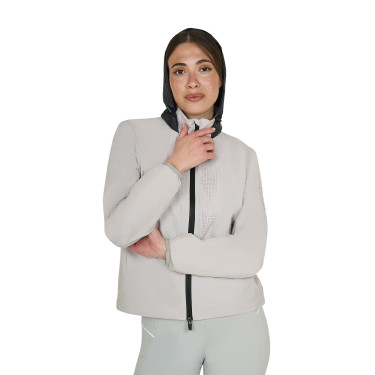 Damen-Softshell mit Logo auf dem Rücken