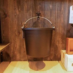 Eimerhalter für Stall – Pferde Zubehör | Equi-Clic
