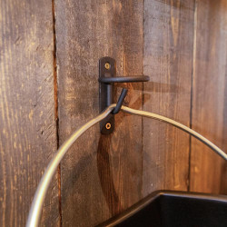 Eimerhalter für Stall – Pferde Zubehör | Equi-Clic