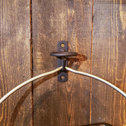 Eimerhalter für Stall – Pferde Zubehör | Equi-Clic