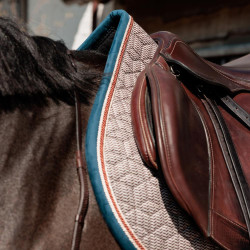 Kentucky Schabracke Hahnentritt – Sattelunterlage fürs Reiten | equi-clic Kentucky Schabracke Hahnentritt – Sattelunterlage fürs Reiten | equi-clic