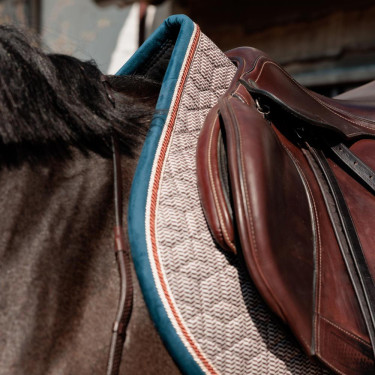 Kentucky Schabracke Hahnentritt – Sattelunterlage fürs Reiten | equi-clic Kentucky Schabracke Hahnentritt – Sattelunterlage fürs Reiten | equi-clic