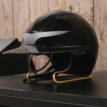 Reithelmhalter aus Stahl – Robust & Elegant