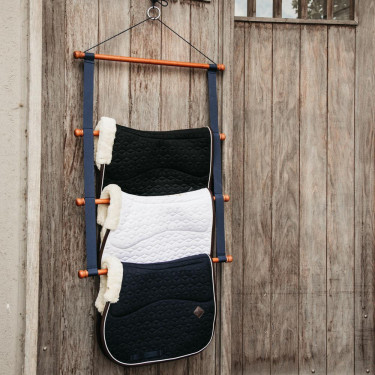 Edler Schabrackenhalter für Stall & Turnier