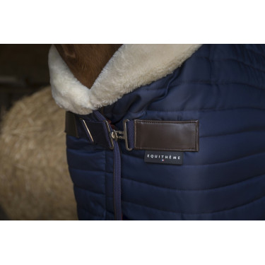 Stalldecke Equithème Teddy mit synthetischem Lammfellfutter Stalldecke Equithème Teddy mit synthetischem Lammfellfutter
