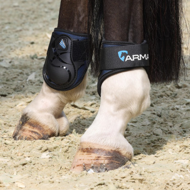 Equitation: Arma Carbon Fesselgamaschen von Shires