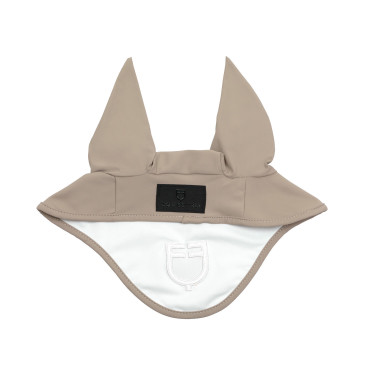Fliegenhaube aus technischem Stoff mit kontrastierendem Equestro-Logo