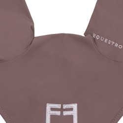 Fliegenhaube aus technischem Stoff mit kontrastierendem Equestro-Logo Fliegenhaube aus technischem Stoff mit kontrastierendem Equestro-Logo