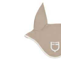 Fliegenhaube aus technischem Stoff mit kontrastierenden Equestro-Details