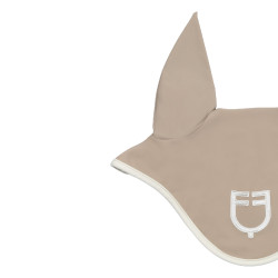 Fliegenhaube aus technischem Stoff mit kontrastierenden Equestro-Details