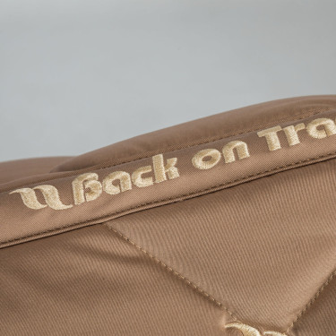 Satteldecke Dressur Night Collection Back On Track Nougat Braun Satteldecke Dressur Night Collection Back On Track Nougat Braun