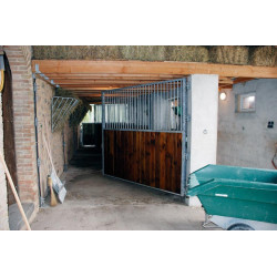 Schwenkbare Boxentrennung mit Gitter / Holz 3 m La Gée Schwenkbare Boxentrennung mit Gitter / Holz 3 m La Gée